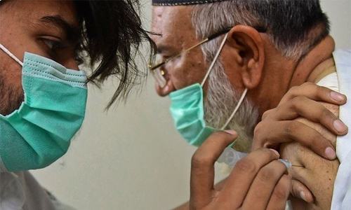 کیا پاکستان واقعی ویکسین کے ٹرائل سے ڈالر کمارہا ہے؟