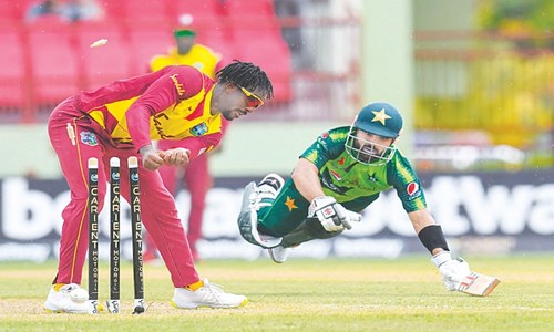 Pakistan defy rampant Pooran to win second T20