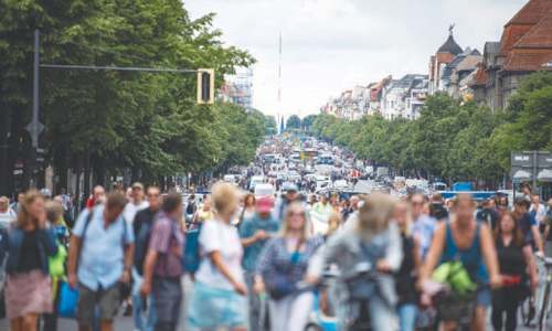 Scuffles in Berlin as Covid sceptics defy protest ban