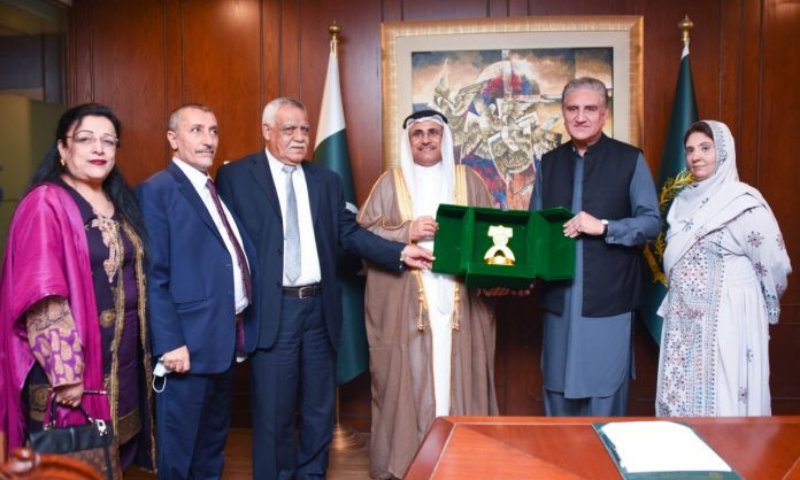 In meeting with Qureshi, Arab Parliament president appreciates Pakistan's role for Muslim causes