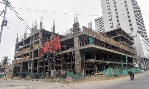 High-rise being built in Karachi's Clifton in violation of SC orders