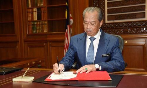 Malaysian PM defies calls to quit, wants confidence vote next month