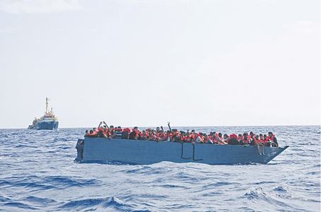 Italy presses EU nations to open ports to rescued migrants