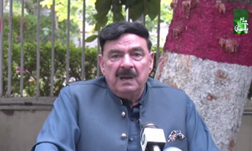 Rashid sees rift within PML-N ranks