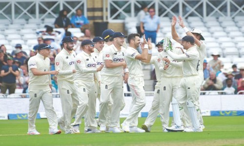 Kohli out first ball as Anderson revives England