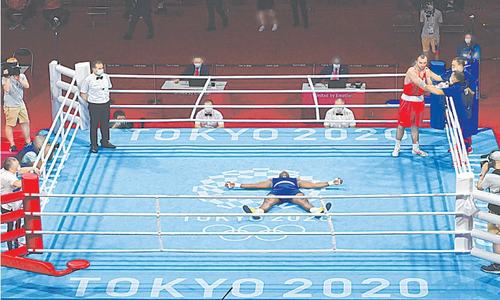 Sun bakes volleyball sands, karate gold for Japan as Kenny joins British greats at Olympics