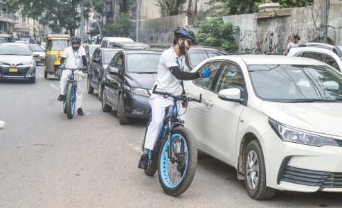 20-strong Cycle Staff helping control traffic in parts of Karachi