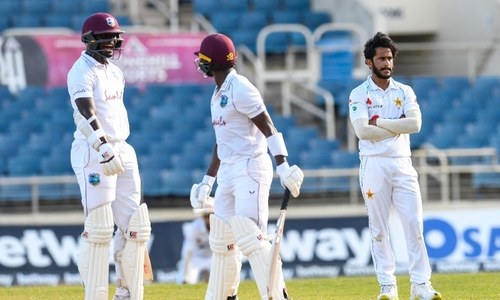 Kemar Roach steers West Indies to dramatic win over Pakistan in first Test