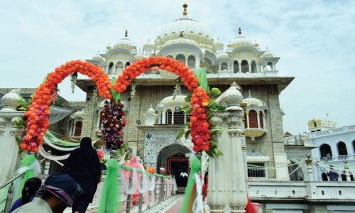Gurdwara Punja Sahib comes alive with Raksha Bandhan festivities