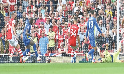 Lukaku strikes as Chelsea sink Arsenal, Kane back in Spurs win