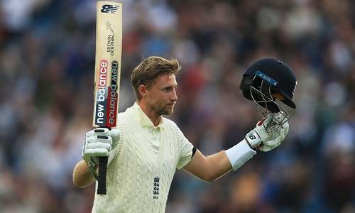 Root hits hundred as England turn the screw on India in third Test