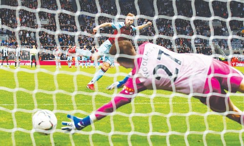 Winless in EPL, Arsenal hit West Brom for six in League Cup Winless in EPL, Arsenal hit West Brom for six in League Cup