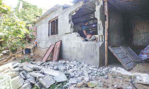Israel bombs Gaza after fire balloons, border clashes