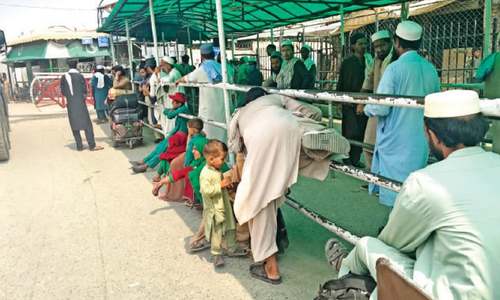 Multiple tiers of immigration at Torkham trouble Afghans Multiple tiers of immigration at Torkham trouble Afghans