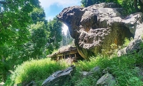 پاکستان کا وہ گاؤں جہاں صرف مسجد اور مہمان خانے میں بجلی ہے