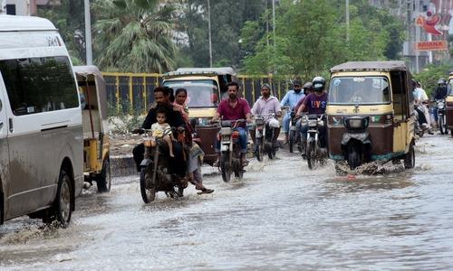 3 die as isolated rain, thunderstorm lash Karachi again