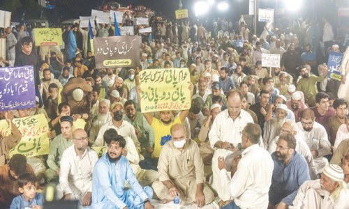 JI stages protest sit-in at KWSB office over water shortage in Karachi
