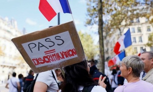 France suspends 3,000 unvaccinated health workers