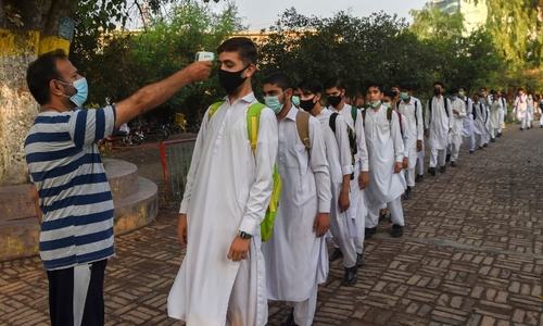 Covid positivity rate decreases in Peshawar, Mardan