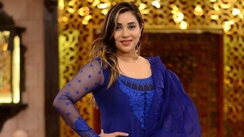 Komal Rizvi is going to talk about serious issues Pakistanis should be aware of on her new show