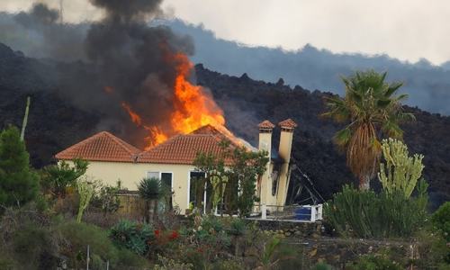 Volcanic lava destroys 100 homes in Spain&rsquo;s Canary Islands