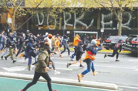Violence erupts in Melbourne during protest against vaccine