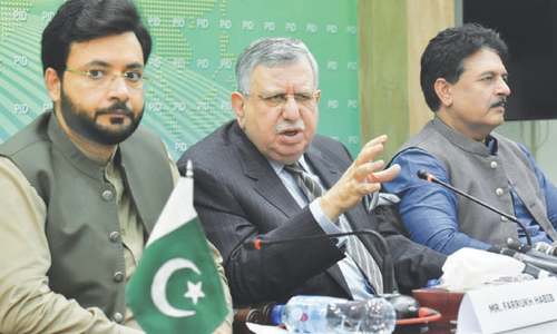 Tarin unveils steps to curb imports ahead of IMF talks Tarin unveils steps to curb imports ahead of IMF talks