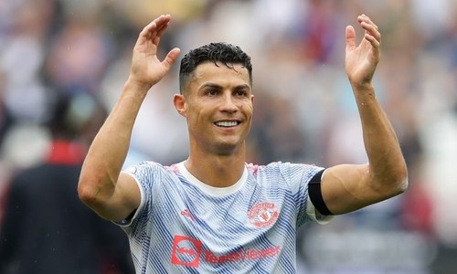 Ronaldo leapfrogs Messi in Forbes list of top-earning football players Ronaldo leapfrogs Messi in Forbes list of top-earning football players