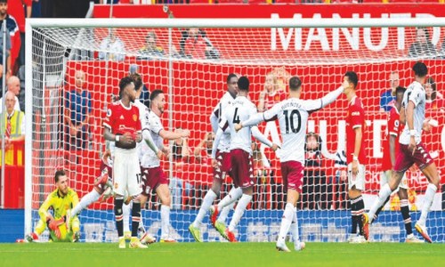Manchester City end Chelsea jinx as United pay penalty Manchester City end Chelsea jinx as United pay penalty