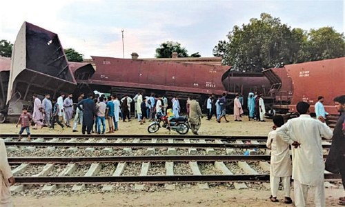 Seven wagons of coal train derail