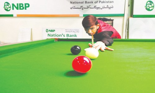 Top seed Asif leads seven cueists into last 16