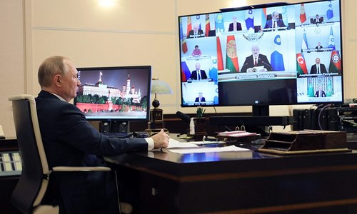 IS fighters massing in Afghanistan, Putin says ahead of meeting