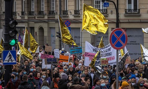 Thousands of Poles rally in support of migrants