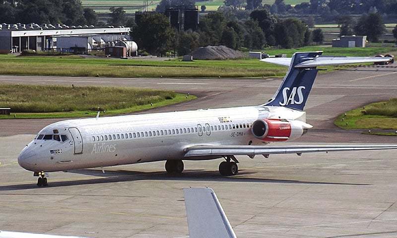 No major injuries after plane runs off Texas runway, burns