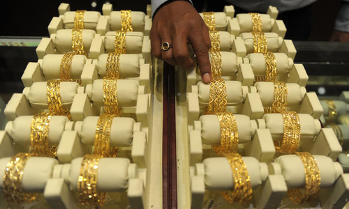 One tola gold price touches Rs132,000