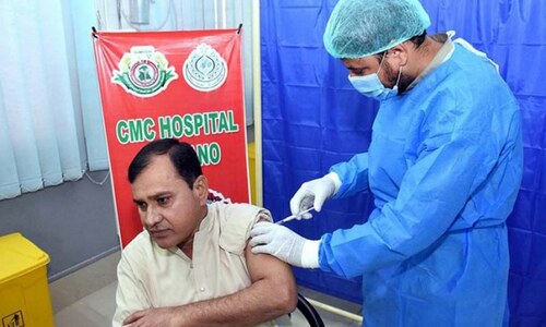 Sindh govt announces door-to-door Covid vaccination drive Sindh govt announces door-to-door Covid vaccination drive