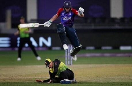 Australia to take &lsquo;couple of days off&rsquo; after England mauling