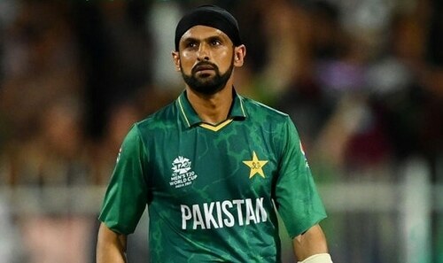 Pakistan&rsquo;s morale high, says Malik ahead of Namibia game