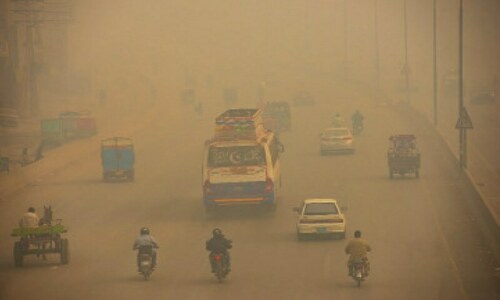 Judicial commission&rsquo;s advice on smog: LHC seeks compliance reports from DCs