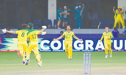 Australia crush NZ dreams to win maiden title