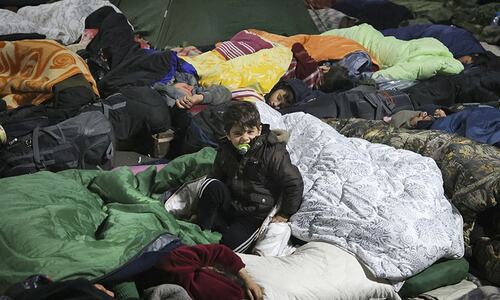 Hundreds try to cross EU border despite easing of crisis