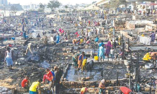 Scores of huts destroyed in Karachi's Teen Hatti blaze