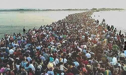 15 drown in Myanmar during bid to reach pagoda