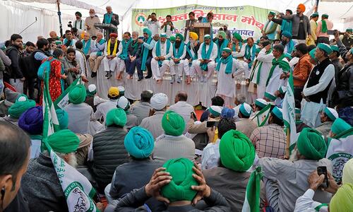 Indian farmers keep pressure on Modi despite climbdown