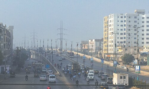 Fog disrupts flights, road transport in Karachi city