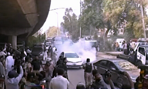 Police baton-charge citizens protesting demolition of Karachi's Nasla Tower