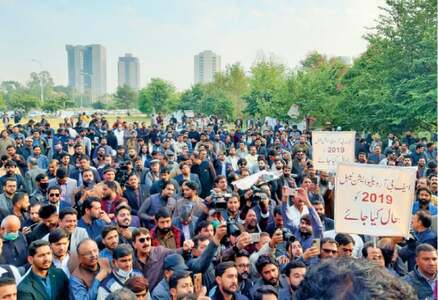 Protesting realtors warn of blocking Islamabad's main arteries on Dec 10