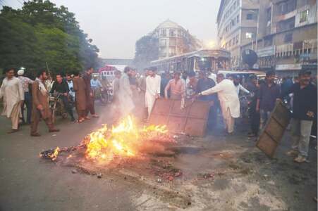 Customs raid on Karachi city market sparks traders&rsquo; protest