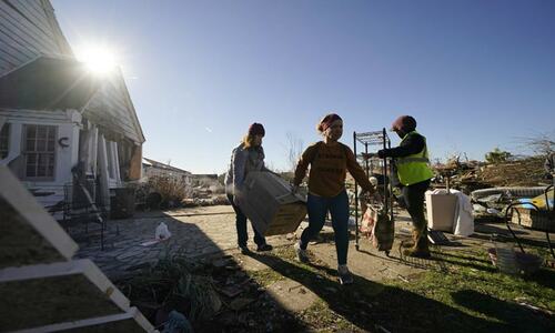 Thousands without heat, water in US after tornadoes kill dozens