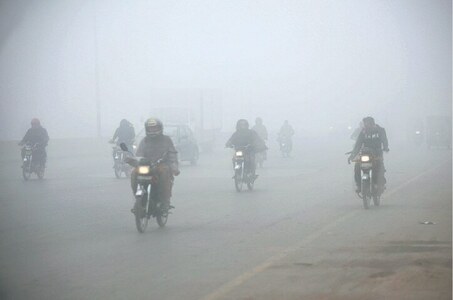 Impenetrable fog descends on Punjab earlier than expected Impenetrable fog descends on Punjab earlier than expected